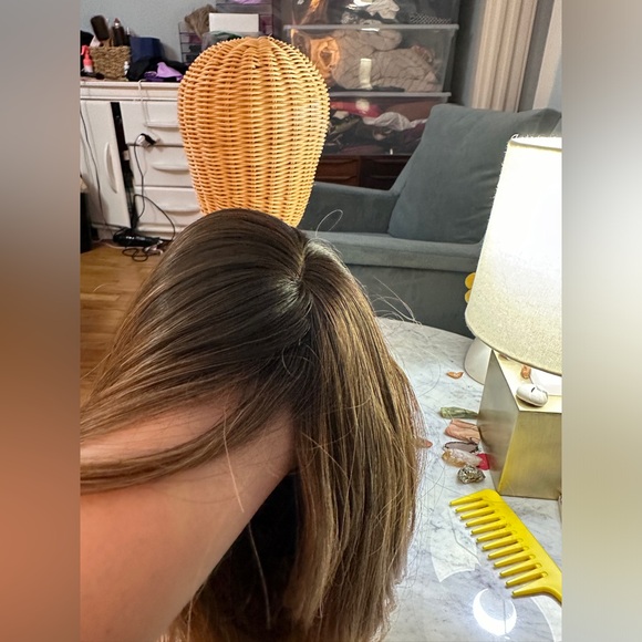 Unknown Amazon Wig Soft Layered Synthetic Fibers with Trimmed Bangs - Picture 4 of 15